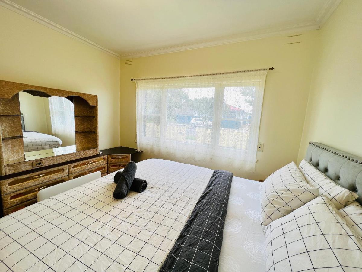 Cosy 4Br Home 15 Minutes Away From Melbourne Airport St Albans 外观 照片